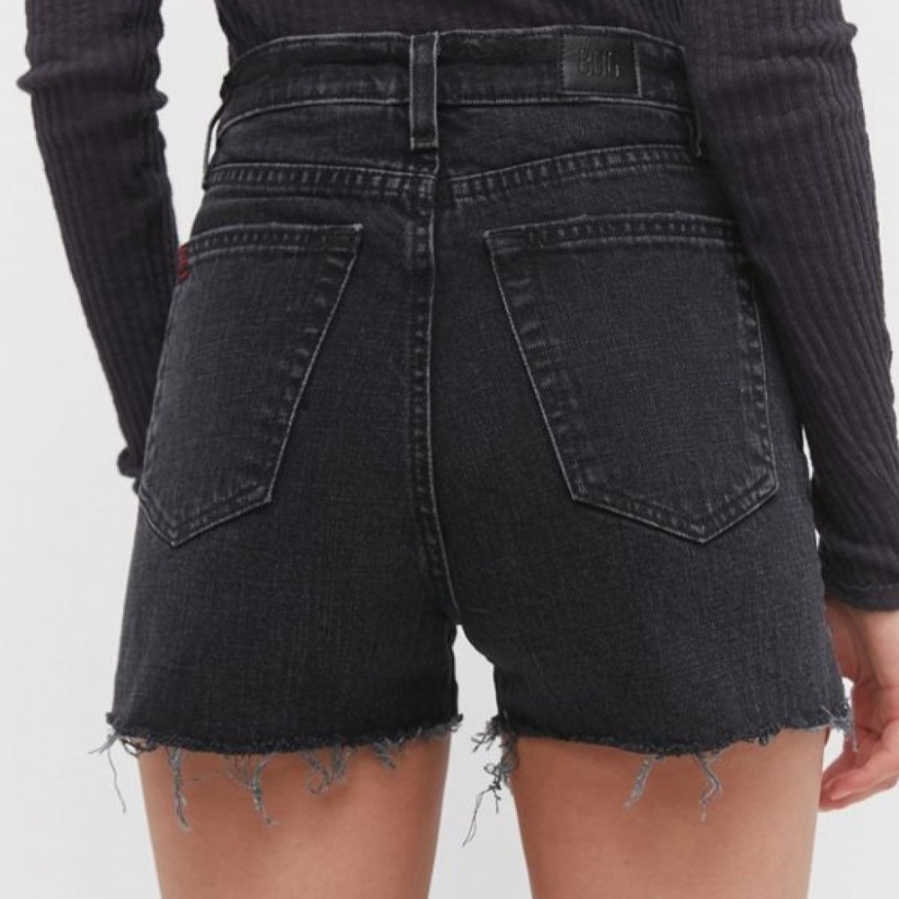 BDG High-Waisted Girlfriend Short – Black Denim - Picture 3 of 5